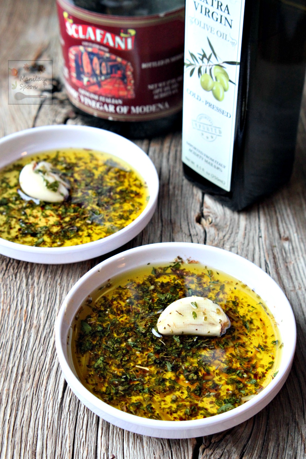 Restaurant-style sauce with Italian herbs and balsamic vinegar perfect for dipping your favorite crusty bread. Mix it up with your favorite herbs and add a spicy kick to create your own flavor blend. Italian Bread Dipping Oil (Sauce) | manilaspoon.com