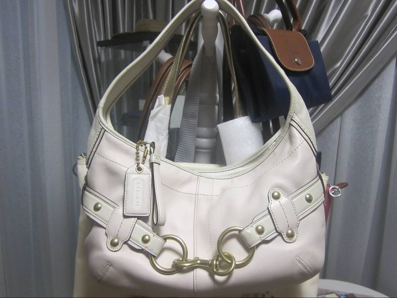 white coach hobo