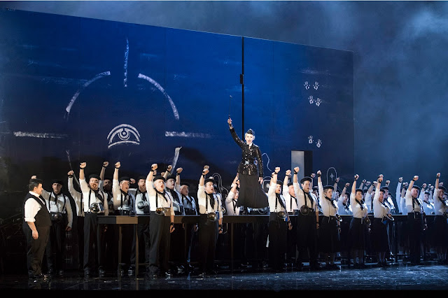 Verdi: La forza del destino - Justina Gringyte & chorus - Welsh National Opera (Photo Richard Hubert Smith)
