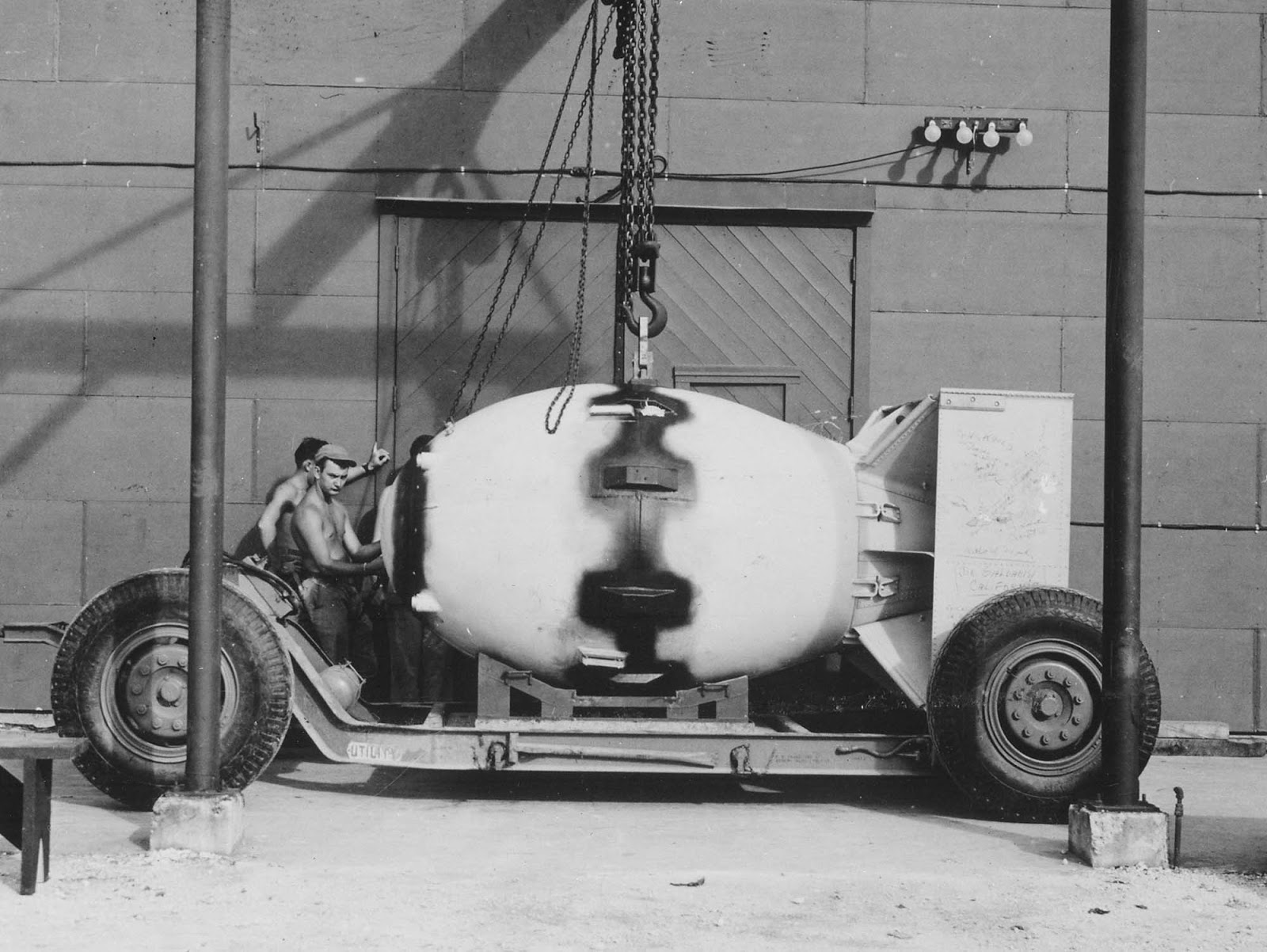 Fat Man on its transport carriage, with liquid asphalt sealant applied over the casing's seams. Tinian Island, 1945.