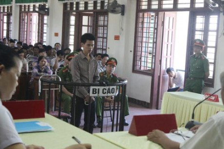 Tin phap luat ngay 3/6: Minh 'sam' linh 24 thang tu, sap duoc tu do - Anh 5