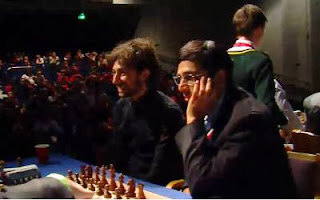 Echecs : Viswanathan Anand lors du Pro-Celebrity Challenge de Londres © Chess & Strategy