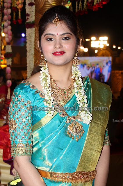 Pretty Lady Pachi Mango Mala