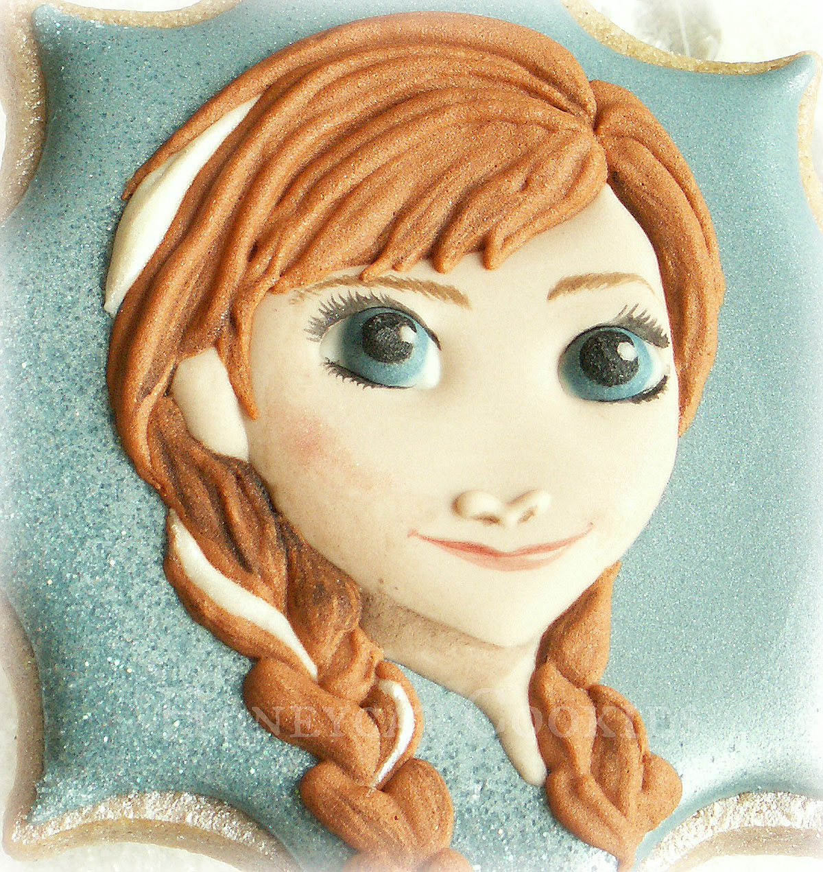 Honeycat Cookies Anna and Elsa from Frozen Cookie Tutorial