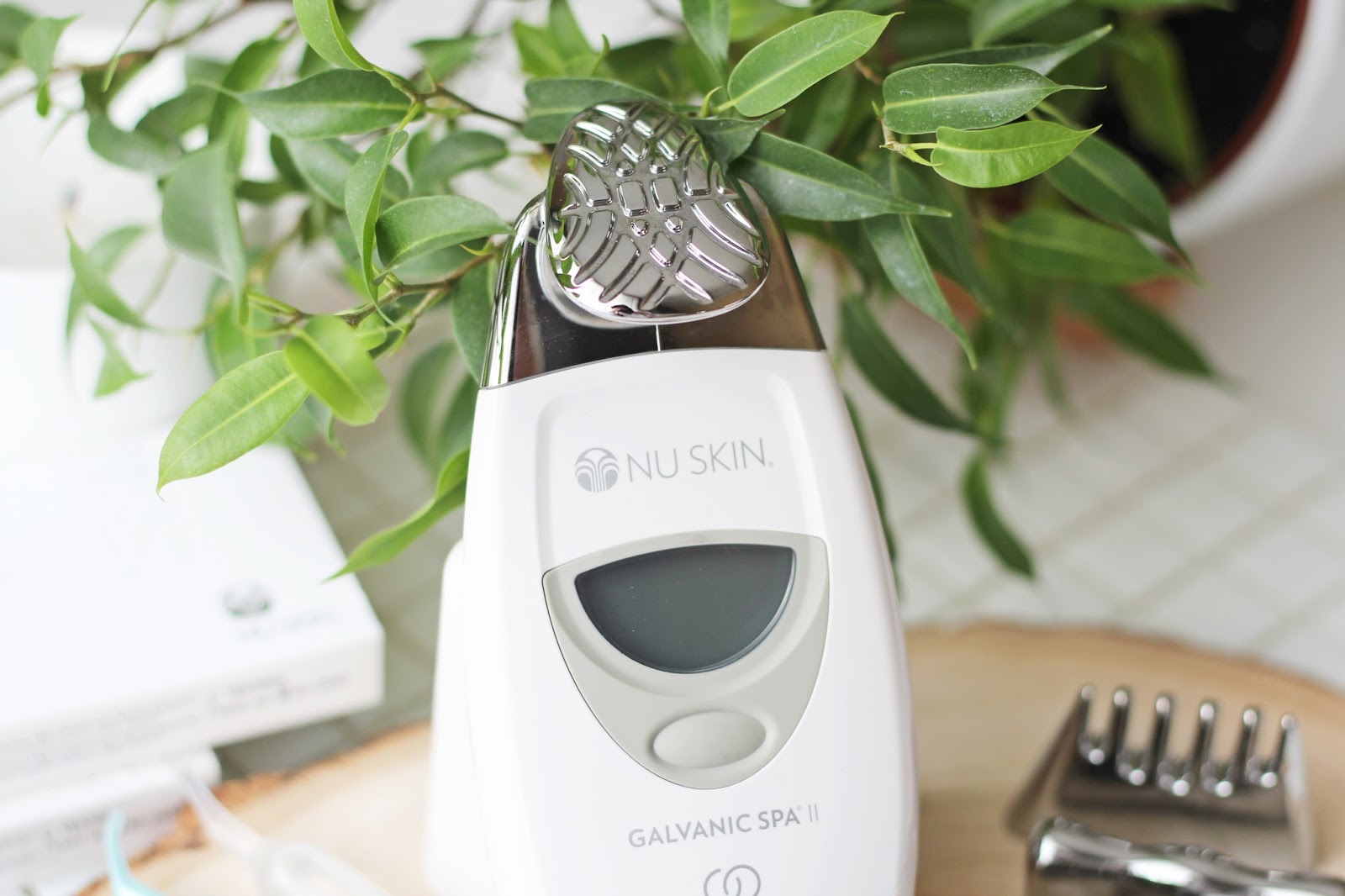 Nu skin galvanic spa 2. гальваник для лица. Nu skin аппарат galvanic spa. аппарат галван гальваник спа. гальванический аппарат galvanic spa от nu skin.