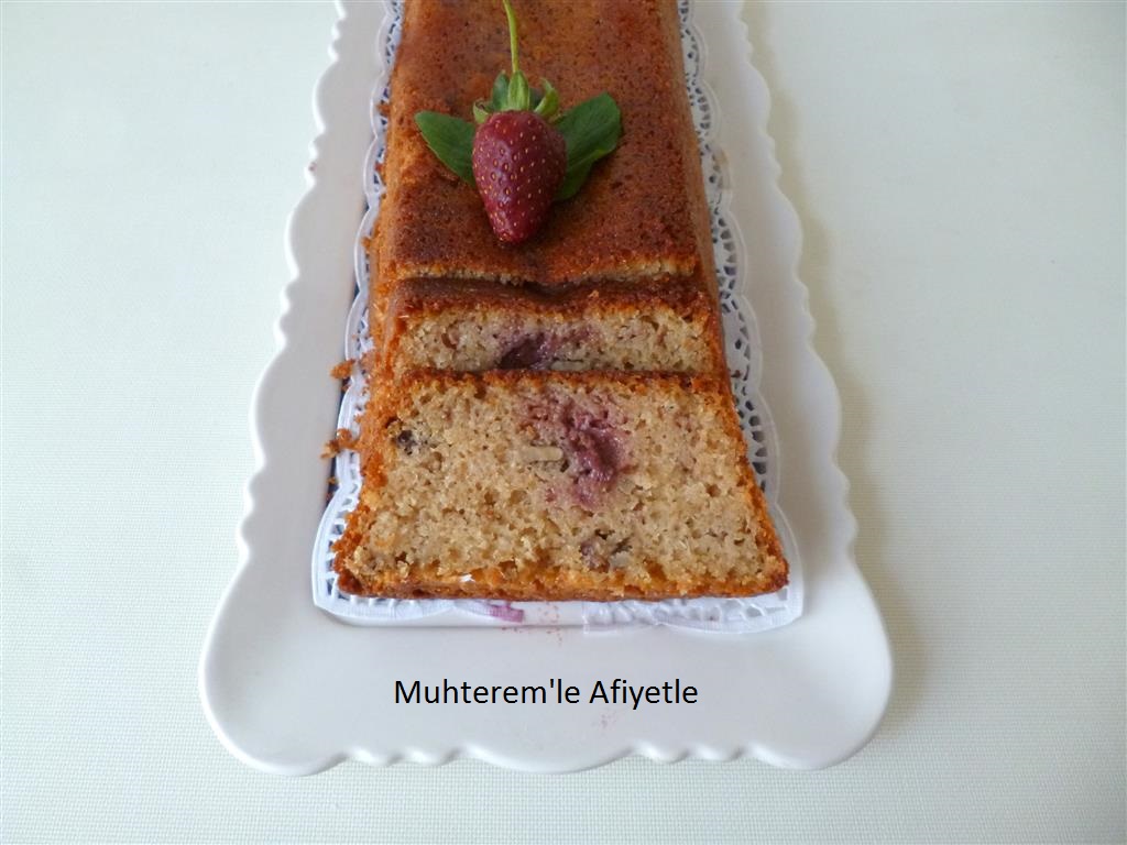 Muhterem�le Afiyetle SİYEZ UNLU ÇİLEKLİ KEK