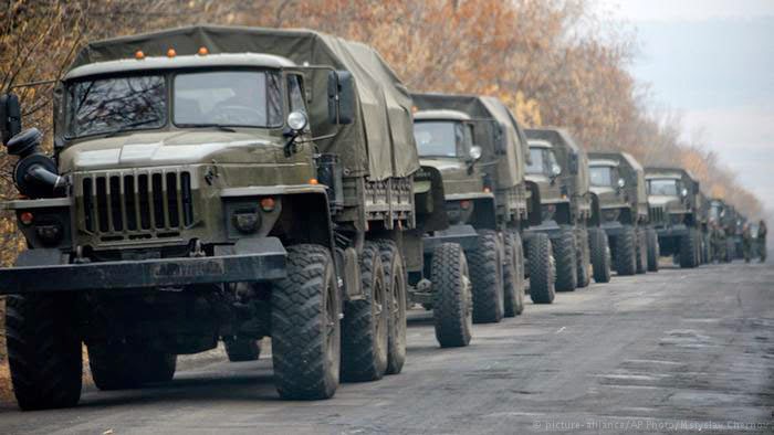 Обстановка в Донбассе остается напряженной, российские войска проводят перегруппировку своих сил.