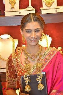 Actress Sonam Kapoor Launch Kalyan Jewellers Anna Nagar Showroom  0014