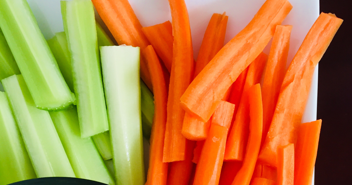 Healthier Greek Yogurt Buffalo Chicken Dip