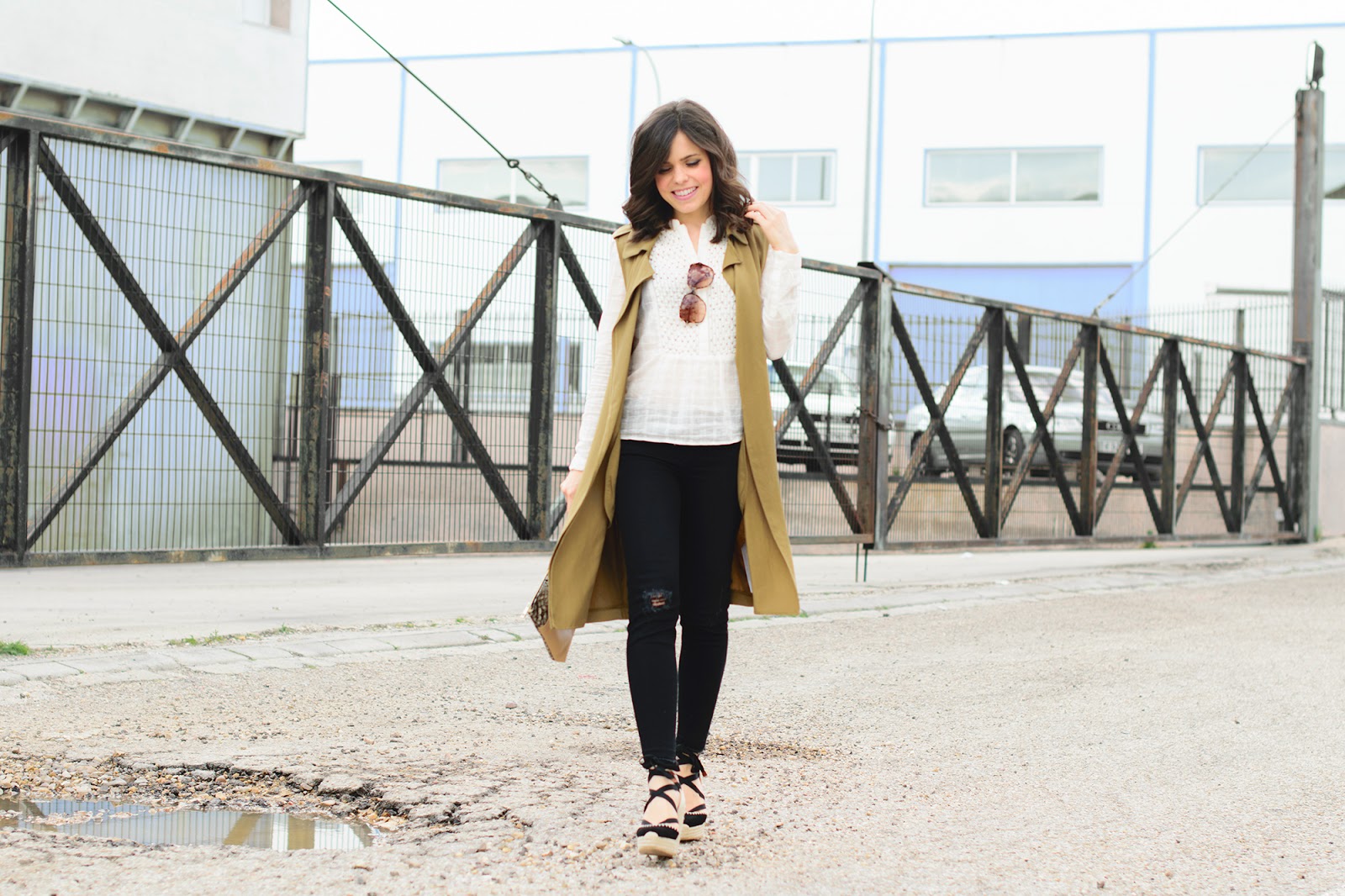 Look de ponteunostacones con cuñas negras de Zara