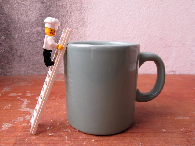 LEGOlinária - culinária com LEGO - LEGO ajuda a fazer um bolo