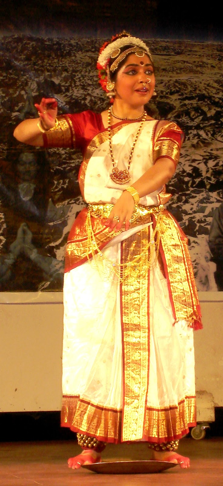 Kuchipudi With Plate