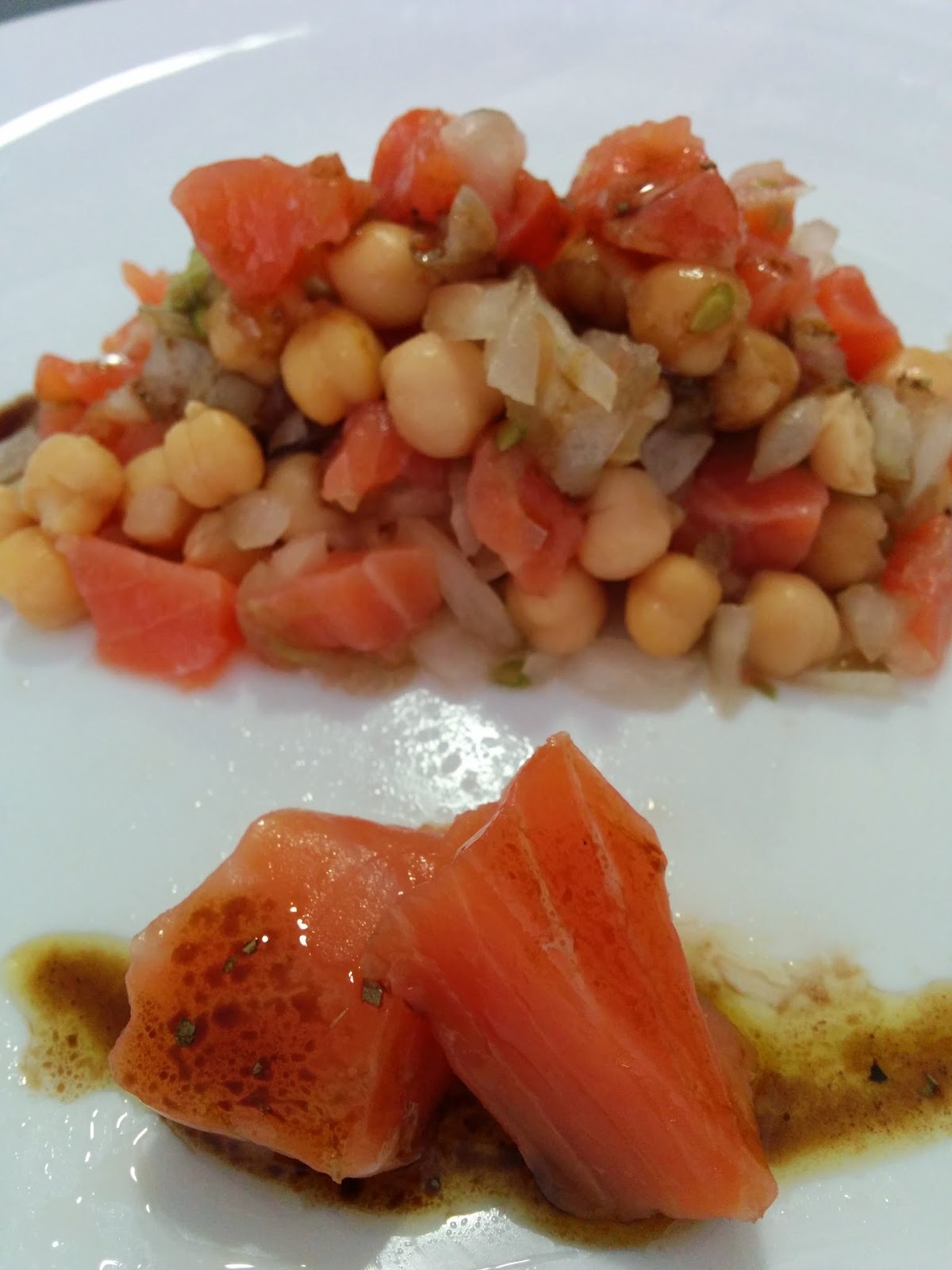 Ensalada de garbanzos y salmón