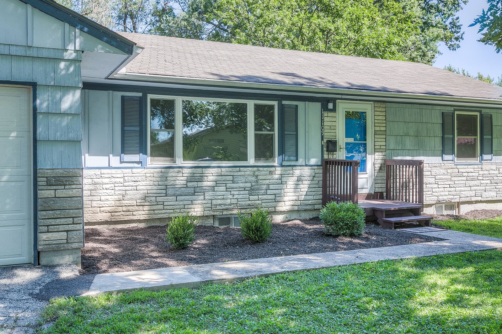 New Today! Terrace Lake Kansas City MO 4 bed, 2 bath Ranch