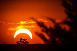 Total Eclipse of the Mind Beautiful-photos-of-solar-eclipse-sky-photoshoot