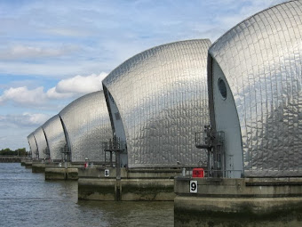 WOOLWICH THAMES BARRIER TO BE CLOSED:
