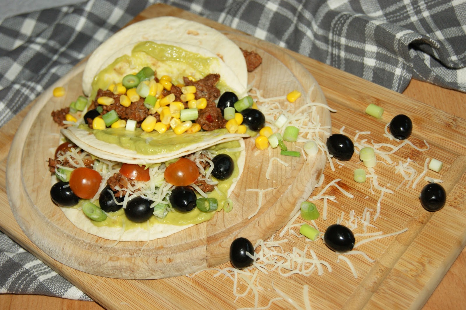 Gefüllte Tacos mit Gemüse-Hackfüllung und Guacamole - monis_paradise ♥