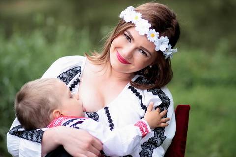 ibu menyusui bayi