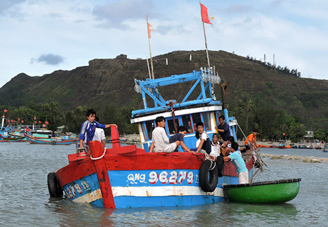 Tàu cá ngư dân Lý Sơn liên tiếp bị nạn do thời tiết bất thường