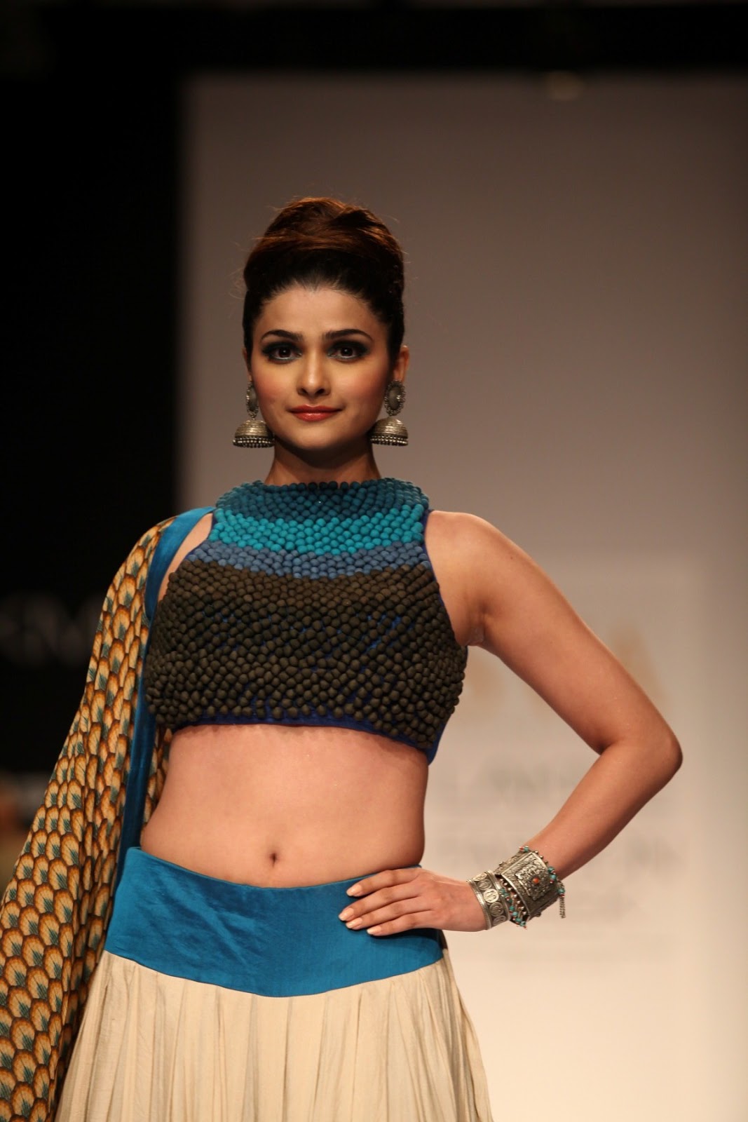 Event Prachi Desai Showstopper At Lfw 2013 Spicy Photo Gallery Spicy Imagelite