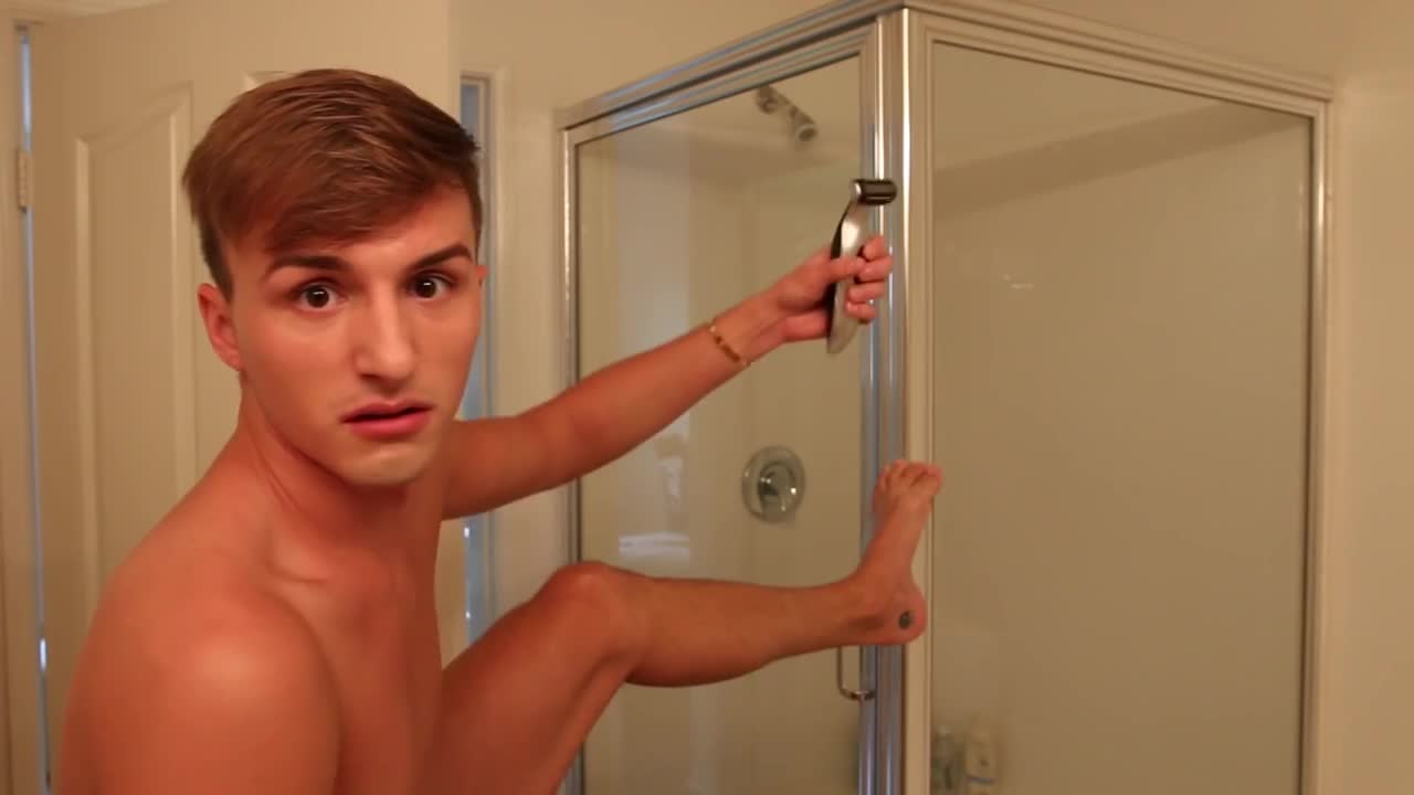 The Stars Come Out To Play: Lucas Cruikshank - New Shirtless & Barefoot...