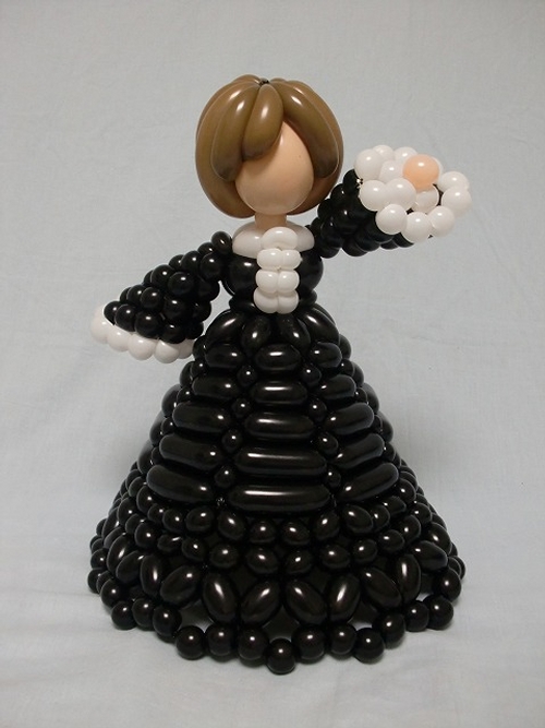 19-Lady-in-a-Dress-Masayoshi-Matsumoto-isopresso-3D-Balloon-Sculptures-Animals-Insects-and-Human-www-designstack-co
