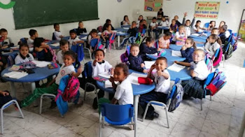 MÁS DE 1.200 ESTUDIANTES SE BENEFICIAN DE LA ENTREGA DE MOBILIARIO ESCOLAR EN INSTITUCIONES DEL CARMEN DE ATRATO