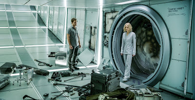 Passengers Chris Pratt and Jennifer Lawrence Image 13 (13)