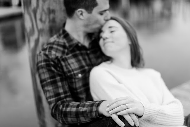 Downtown Annapolis Winter Engagement Session Photos by Maryland Wedding Photographer Heather Ryan Photography
