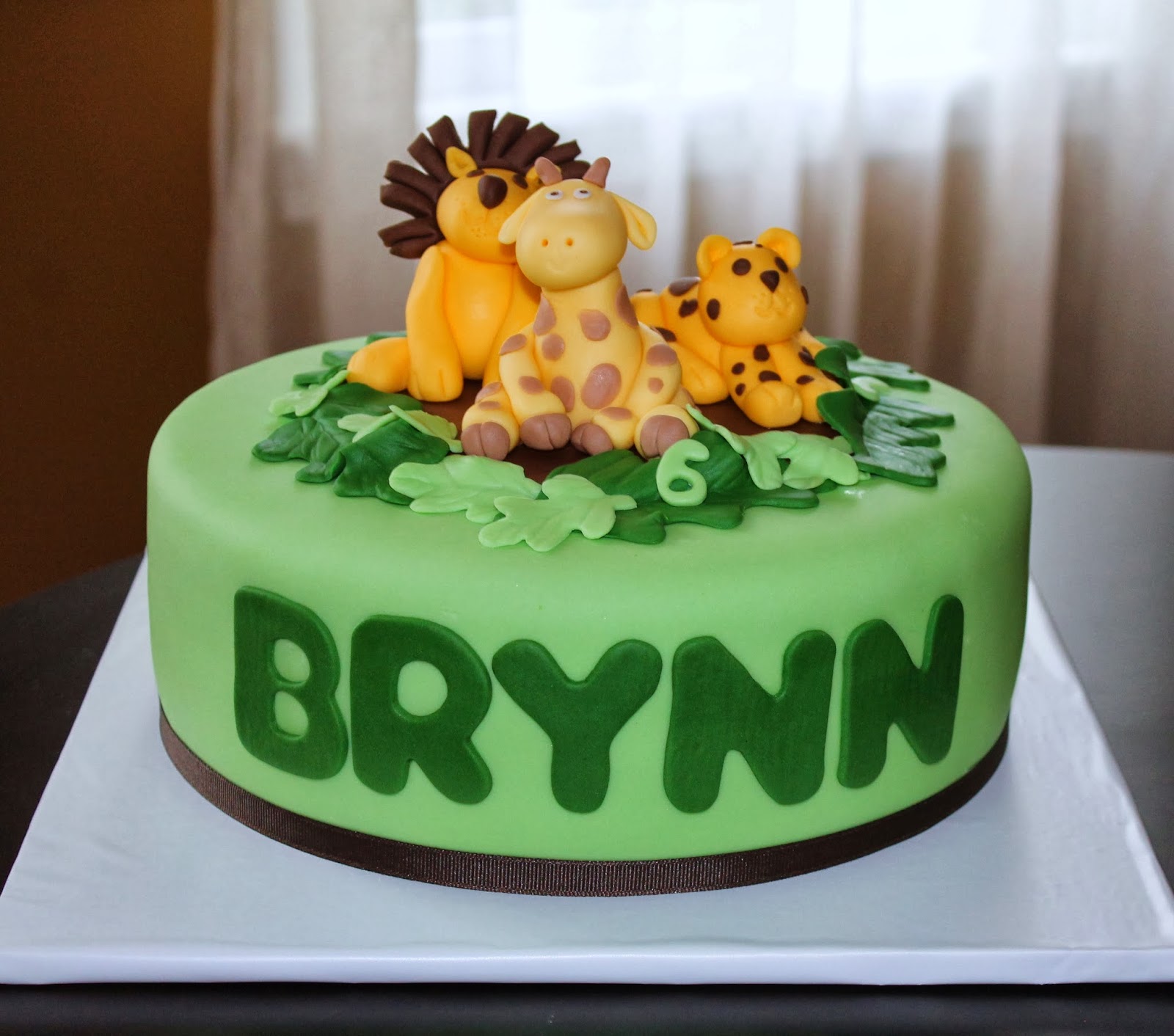Creative Cakes by Lynn: Zoo animal cake