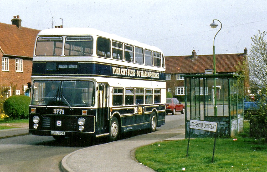 The traveler's drawer YORK (England). York City bus Nº 3771 at