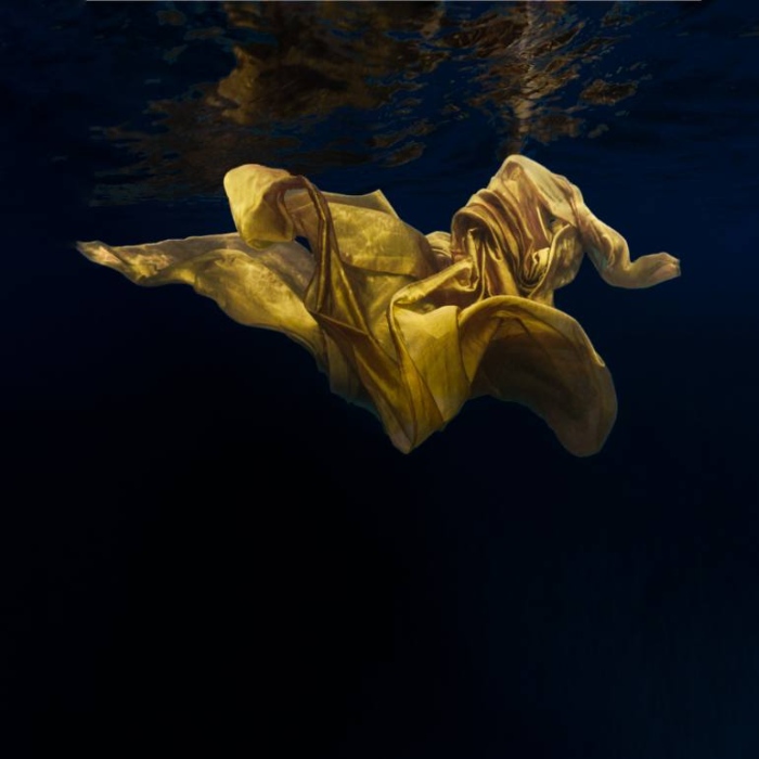 Танцы под водой. Maya Almeida