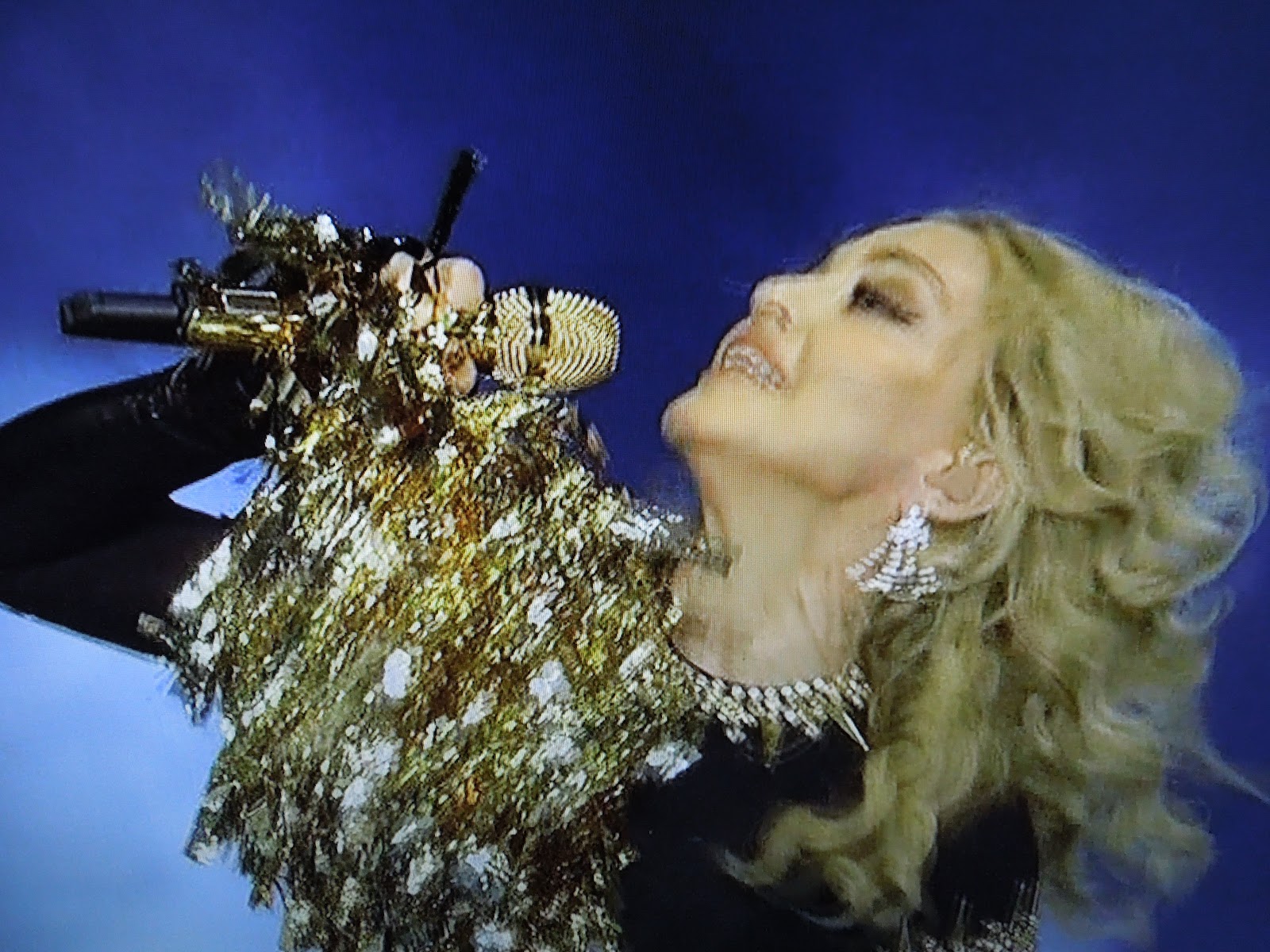 http://2.bp.blogspot.com/-CATN9RrZVTI/TzHxqwnveHI/AAAAAAAAKCQ/NYZcMcaVYG4/s1600/Madonna+Super+Bowl+042.JPG