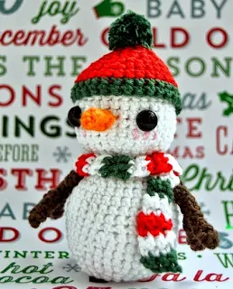 http://crochetcantar.blogspot.com.es/2014/12/patron-snowy-el-muneco-de-nieve.html