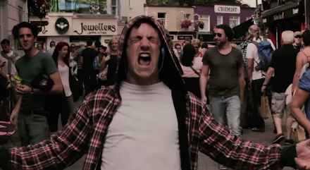 Einfach mal ein Death Metal Musikvideo in der Innenstadt drehen ( 1 Video )