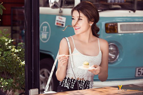 Sao Viet dua ve goi cam voi croptop ren - Anh 2