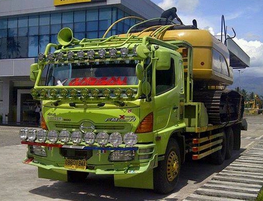 Truk Hino Lohan Full Variasi-seribu lampu