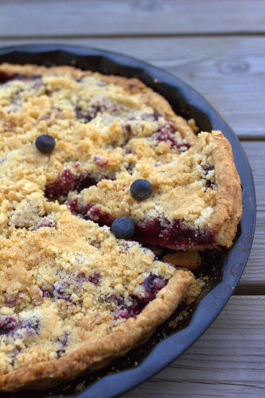 Blueberry/Raspberry pie with crumbled topping