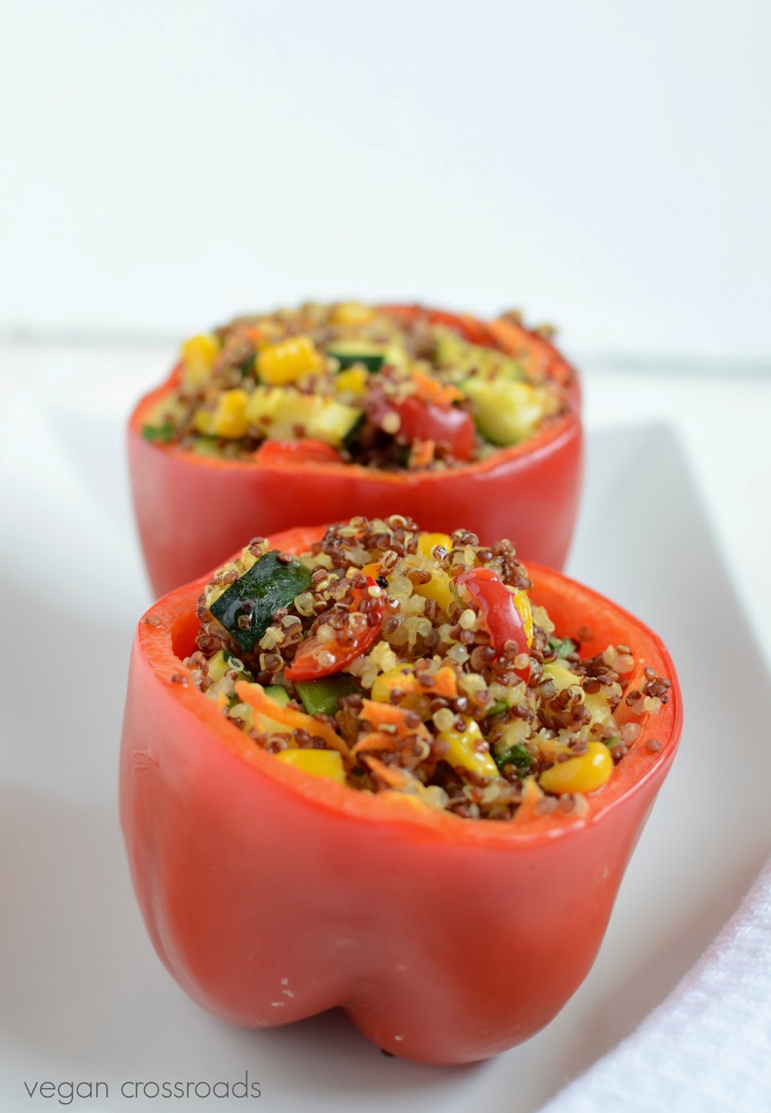 Bunt gefüllte Paprika = Quinoa Stuffed Peppers ~ Vegan Crossroads