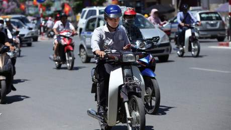 Quý cô Hà thành lái xe kiểu cảm tử - Ảnh 3 Quy co Ha thanh lai xe kieu cam tu - Anh 3