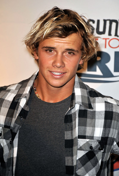 medium blonde hairstyles with surfer