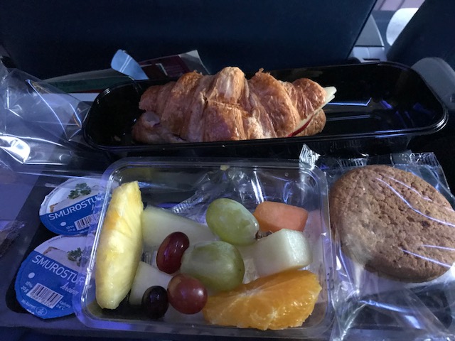 アイスランドからニューヨークのジョンエフケネディ空港までの飛行で出た機内食