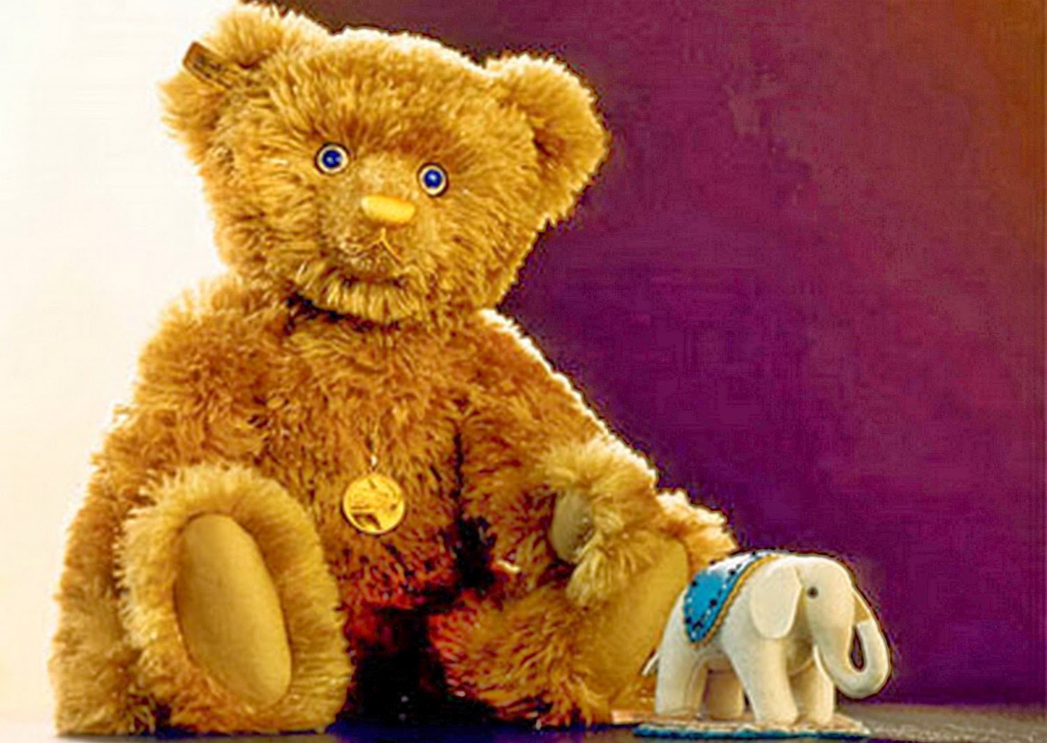 Дорогой плюшевый мишка 20. Плюшевый медведь Steiff Teddy Bear. Плюшевый медведь Steiff Louis Vuitton. Дорогие мягкие игрушки.