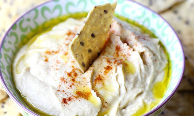 https://www.suburbansimplicity.com/easy-homemade-hummus/