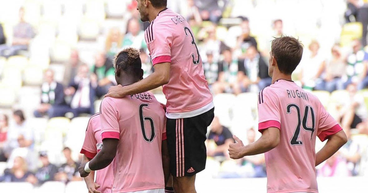 Vrouw grot Heel veel goeds Pretty in Pink - Juventus 15-16 Away Kit | On-Pitch Debut - Footy Headlines
