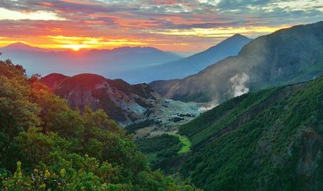  nah kali ini gosip wisata Indonesia akan mengulas  7 Pesona Wisata Gunung Kelud Yang Menakjubkan