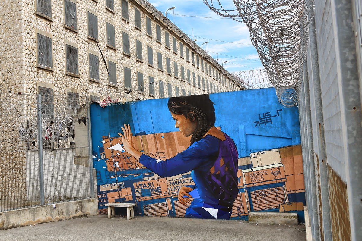 After the fresco of that he made with prisoners from Fresnes prison in 2012, David Mesguich also known as User79 recently spent some time at the Baumettes Prison in the 9th arrondissement of Marseille in France.