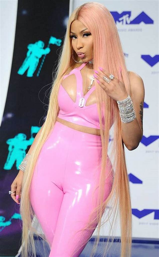 NICKI MINAJ HOT TOPICS