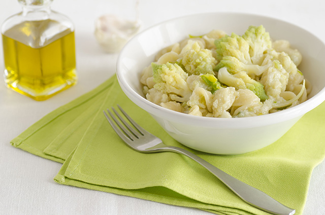 Orecchiette con cavolo romanesco e pecorino