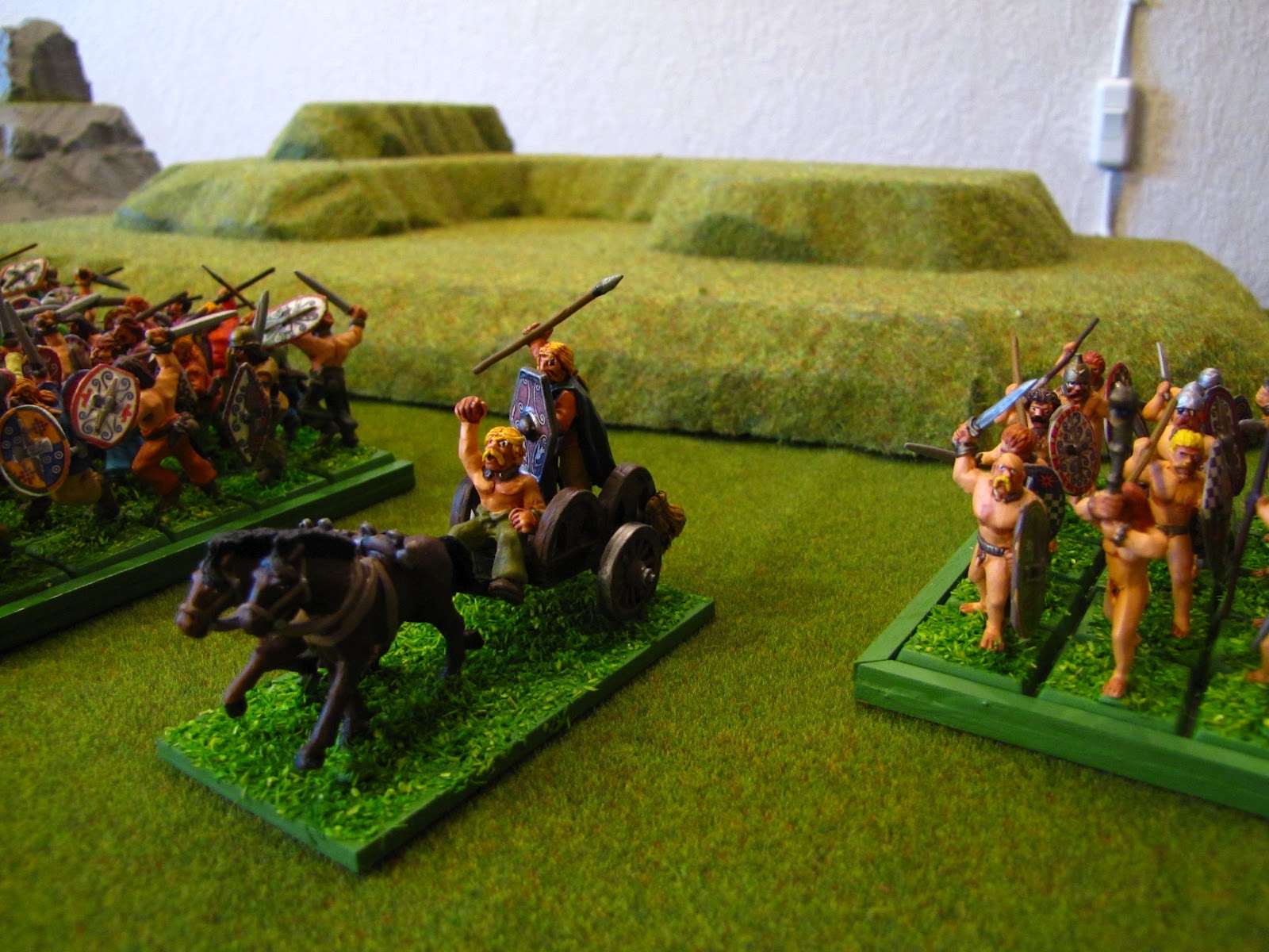 Figurines 1/72 Guerriers Gaulois HÄT 8139 – Grappe De Soldats, échelle 25mm, Occasion Comme Neuf